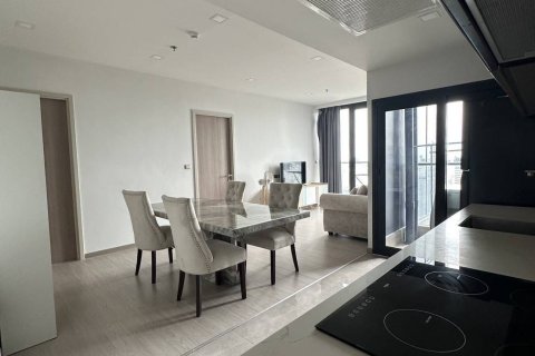 Кондоминиум с 2 спальнями в Хуай Кванге, Бангкок, Таиланд № 152706 - фото 1