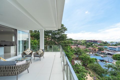 Penthouse in Karon, Thailand 15 bedrooms № 113213 - photo 30