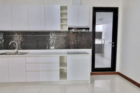 Кондоминиум с 3 спальнями в Банг-Кхо-Лаеме, Бангкок, Таиланд № 149379 - фото 9