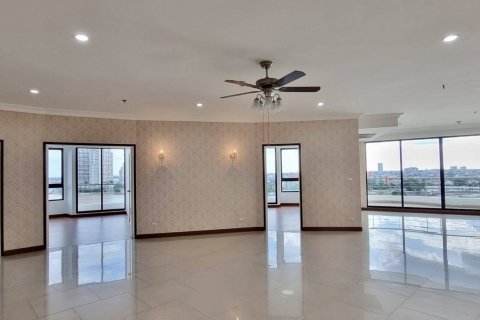 Кондоминиум с 3 спальнями в Банг-Кхо-Лаеме, Бангкок, Таиланд № 149379