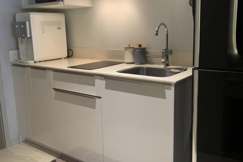 Студия в кондо в Банг Раке, Бангкок, Таиланд № 139801 - фото 2