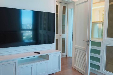 Condo in Bangkok, Thailand, 3 bedrooms  № 143245 - photo 8