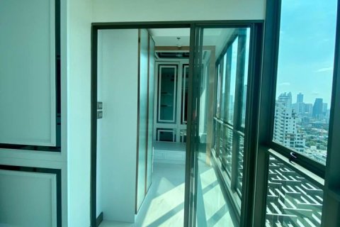 Condo in Bangkok, Thailand, 3 bedrooms  № 143245 - photo 15