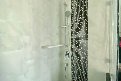 Condo in Bangkok, Thailand, 3 bedrooms  № 143245 - photo 13