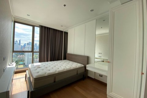 Condo in Bangkok, Thailand, 3 bedrooms  № 143245 - photo 11