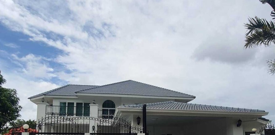 House in Pattaya, Thailand 3 bedrooms № 144706