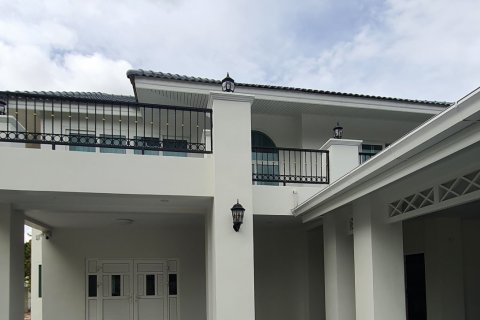 House in Pattaya, Thailand 3 bedrooms № 144706 - photo 27