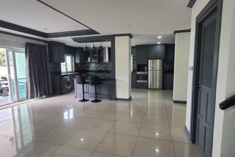 House in Pattaya, Thailand 3 bedrooms № 144706 - photo 4