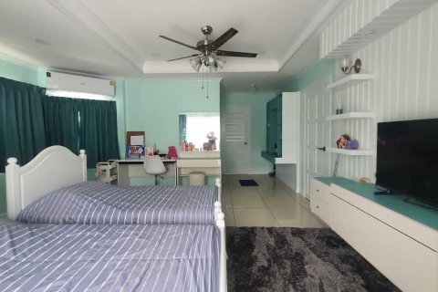 House in Pattaya, Thailand 3 bedrooms № 144706 - photo 16