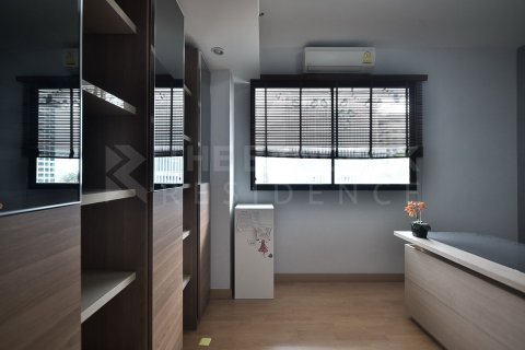 Condo in Bangkok, Thailand, 2 bedrooms  № 187026