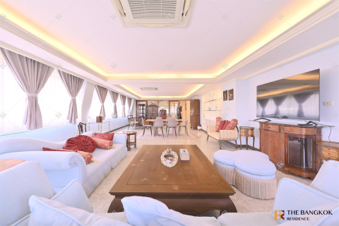 Condo in Bangkok, Thailand, 3 bedrooms  № 187032