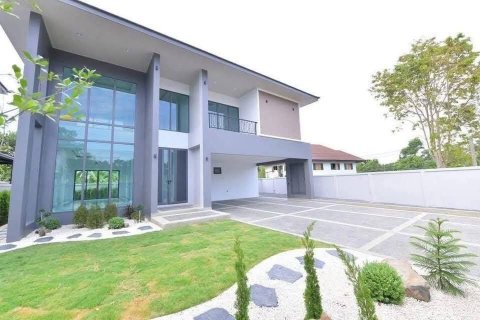 House in Surat Thani, Thailand 3 bedrooms № 170629