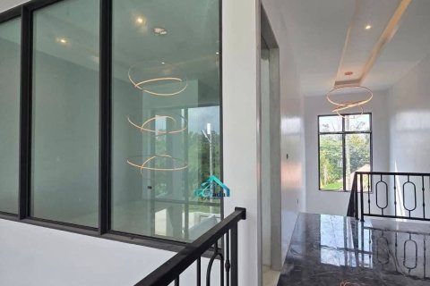 House in Surat Thani, Thailand 3 bedrooms № 170629 - photo 5