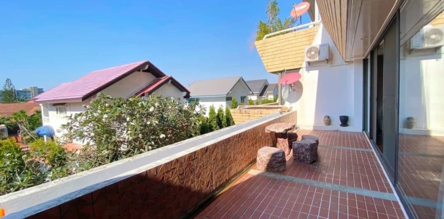 Condo in Pattaya, Thailand, 2 bedrooms  № 157453