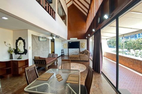 Condo in Pattaya, Thailand, 3 bedrooms  № 157454