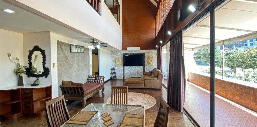 Condo in Pattaya, Thailand, 3 bedrooms  № 157454