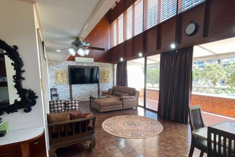 Condo in Pattaya, Thailand, 3 bedrooms  № 157454 - photo 17