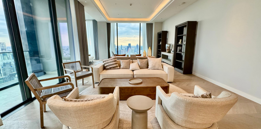 Condo in Pathum Wan, Bangkok, Thailand, 3 bedrooms  № 157253