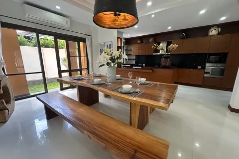 Villa in Pattaya, Thailand 6 bedrooms № 157255 - photo 8