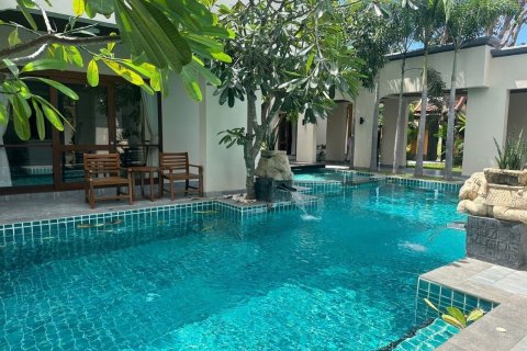 Villa in Pattaya, Thailand 6 bedrooms № 157255 - photo 2