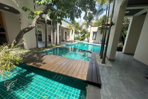 Villa in Pattaya, Thailand 6 bedrooms № 157255 - photo 3