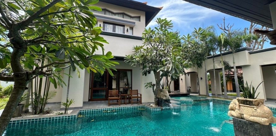 Villa in Pattaya, Thailand 6 bedrooms № 157255