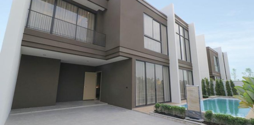 Villa in Pattaya, Thailand 4 bedrooms № 203149