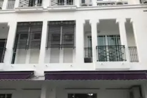 Townhouse à Phra Khanong, Bangkok, Thaïlande 4 chambres № 136680 - photo 1