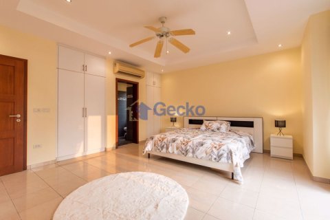House in Pattaya, Thailand 4 bedrooms № 196700 - photo 29