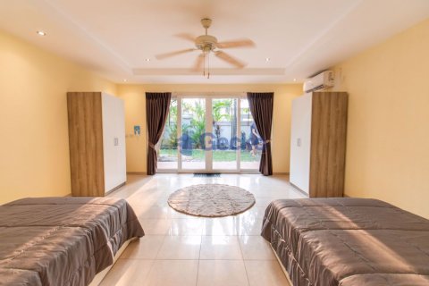 House in Pattaya, Thailand 4 bedrooms № 196700 - photo 6