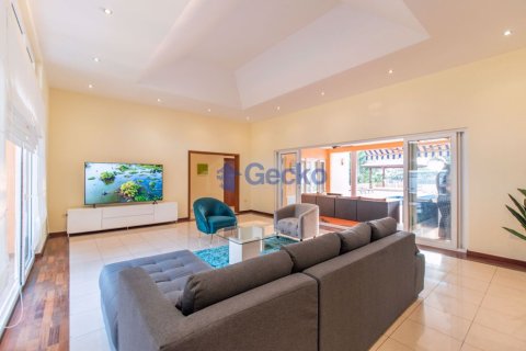 House in Pattaya, Thailand 4 bedrooms № 196700 - photo 15