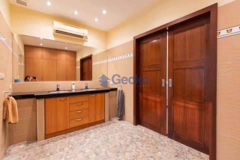 House in Pattaya, Thailand 4 bedrooms № 196700 - photo 25