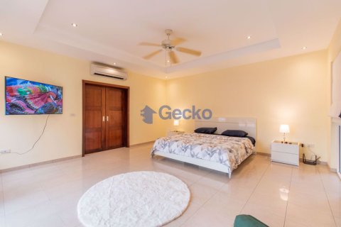 House in Pattaya, Thailand 4 bedrooms № 196700 - photo 20