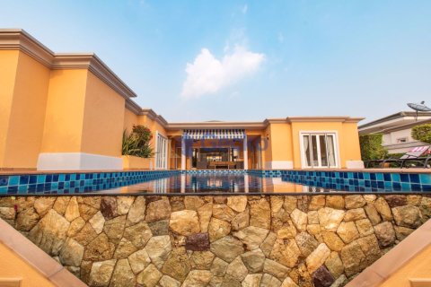 House in Pattaya, Thailand 4 bedrooms № 196700 - photo 8