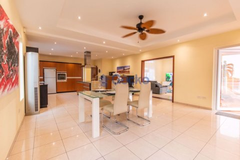 House in Pattaya, Thailand 4 bedrooms № 196700 - photo 18