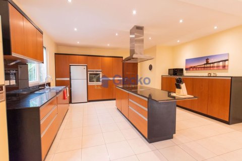 House in Pattaya, Thailand 4 bedrooms № 196700 - photo 21