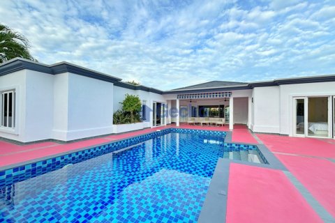Haus in Pattaya, Thailand 4 Schlafzimmer № 196699 - Foto 8