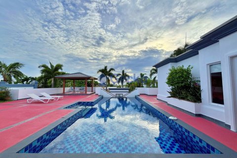 Haus in Pattaya, Thailand 4 Schlafzimmer № 196699 - Foto 6