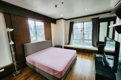 Condo in Bangkok, Thailand, 2 bedrooms  № 143436 - photo 2