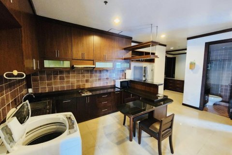 Condo in Bangkok, Thailand, 2 bedrooms  № 143436 - photo 5