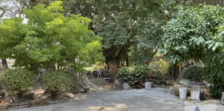 Grundstück in Phra Khanong, Bangkok, Thailand № 219776