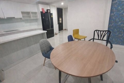 Condo à Chiang Mai, Thaïlande, 2 chambres  № 171115