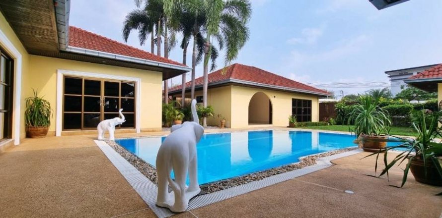 Villa in Pattaya, Thailand 4 bedrooms № 116708