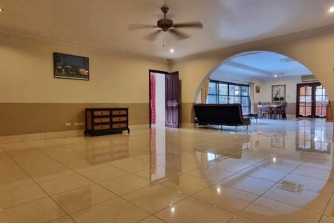 Villa in Pattaya, Thailand 4 bedrooms № 116708 - photo 6