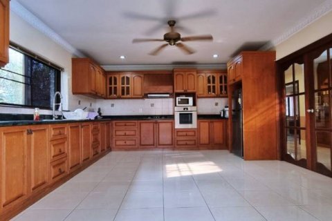 Villa in Pattaya, Thailand 4 bedrooms № 116708 - photo 9