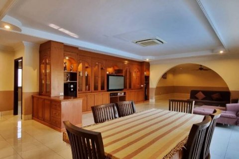 Villa in Pattaya, Thailand 4 bedrooms № 116708 - photo 4