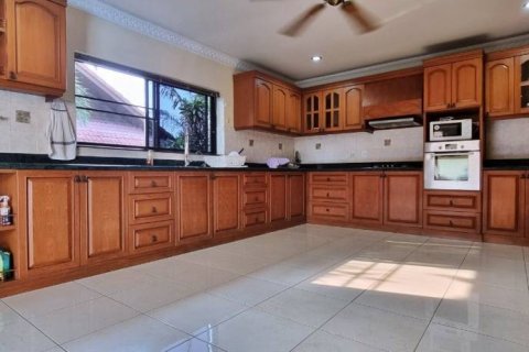 Villa in Pattaya, Thailand 4 bedrooms № 116708 - photo 8