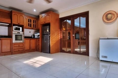 Villa in Pattaya, Thailand 4 bedrooms № 116708 - photo 10