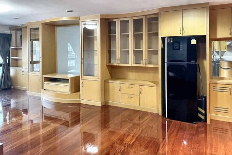 Condo in Bangkok, Thailand, 3 bedrooms № 116710 - photo 4