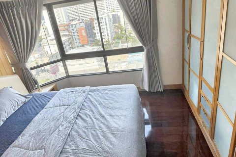 Condo in Bangkok, Thailand, 3 bedrooms № 116710 - photo 10